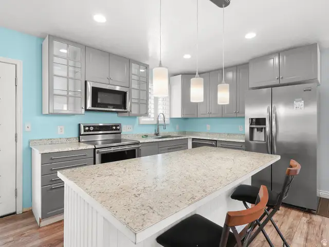 5945 S Greenwood Dr W, Murray, UT 84123 - #2