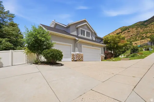 3439 E Canyon Cove Dr, Holladay, UT 84121 - #2