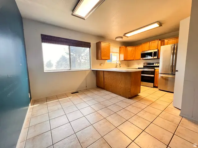 671 W 950 N, Clinton, UT 84015 - #3