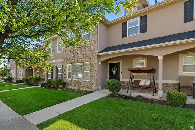 7876 S Dove Creek Ln, West Jordan, UT 84081 - #3