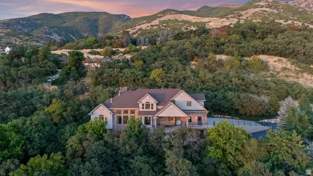 3203 E Fernwood Dr, Layton, UT 84040 - #2