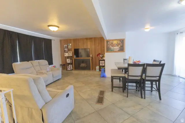 9640 S Flint Dr, Sandy, UT 84094 - #2