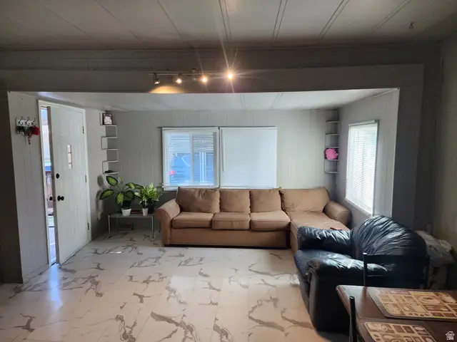 1126 W Carmellia Dr S, Taylorsville, UT 84123 - #3