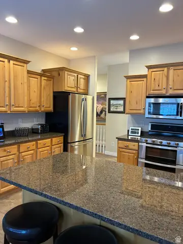 695 S Clearwater Dr E, Layton, UT 84041 - #3