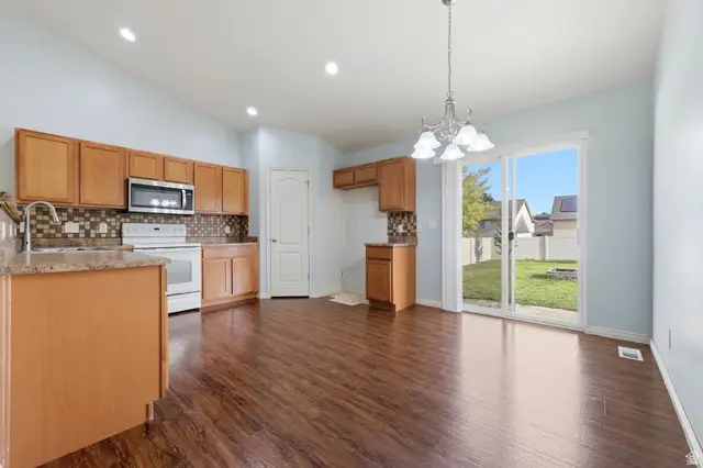 2095 E Frontier St, Eagle Mountain, UT 84005 - #3
