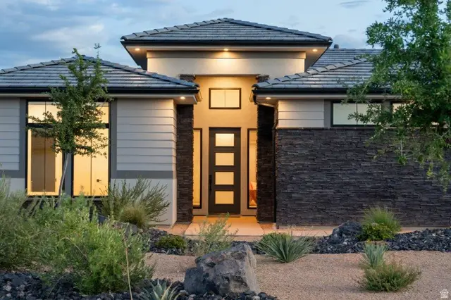 16 N Tabletop St, Washington, UT 84780 - #2