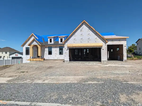 698 W 30 S, Hyrum, UT 84319