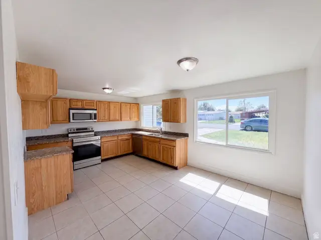 3168 W Lehi Dr, West Valley City, UT 84119 - #2