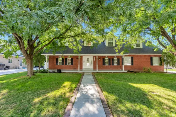 1526 E Pheasant Run Dr, Springville, UT 84663