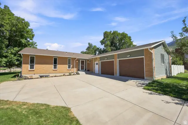 2407 E Country Oaks Dr, Layton, UT 84040 - #3