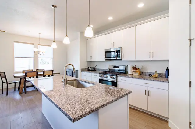 384 W Songbird Ln #5, Lindon, UT 84042 - #3