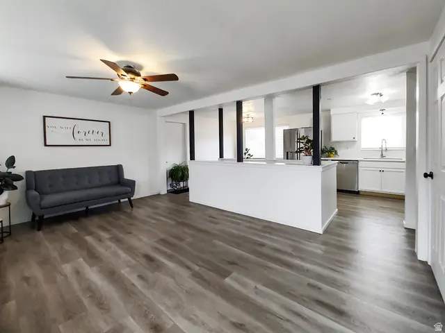 358 S Center St, Elsinore, UT 84724 - #2
