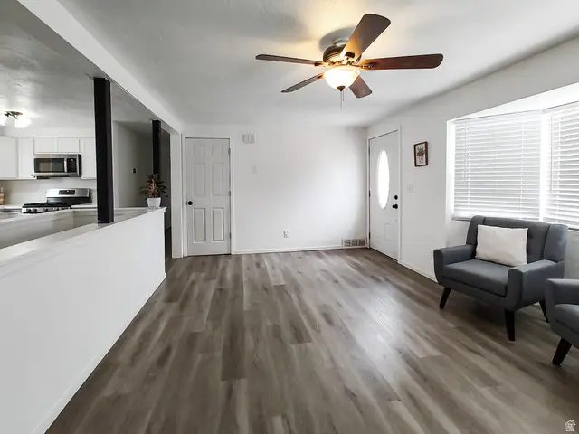 358 S Center St, Elsinore, UT 84724 - #3