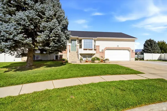 1053 S Killarney Dr, Syracuse, UT 84075 - #3