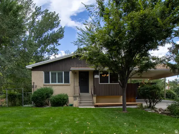 6192 S Vinecrest Dr E, Murray, UT 84121