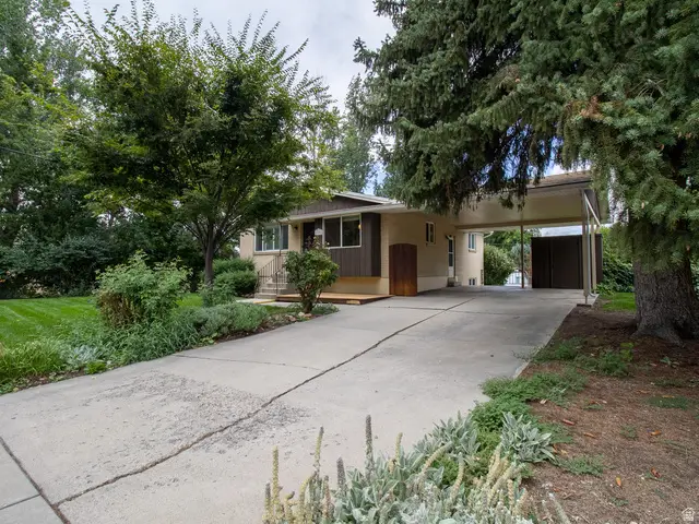 6192 S Vinecrest Dr E, Murray, UT 84121 - #2