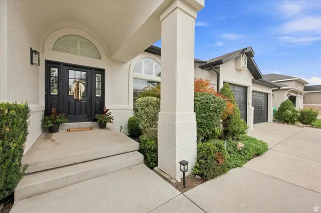 8921 S Somerton Cir, Sandy, UT 84093 - #2