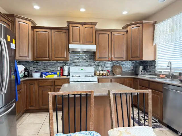 4017 W Scarsborough Ln, West Jordan, UT 84084 - #3