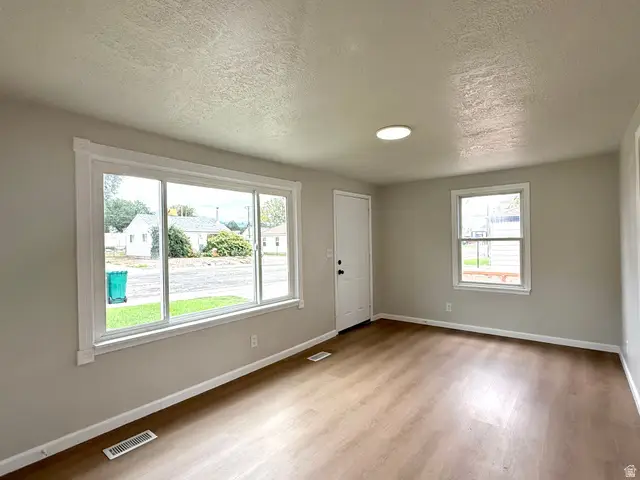 152 S 400 E, Clearfield, UT 84015 - #3