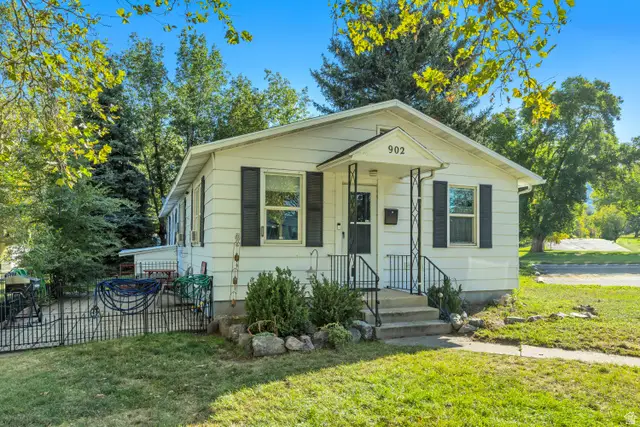 902 Grandview Dr, Ogden, UT 84403 - #2