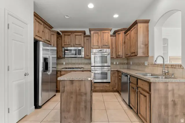 10572 S Ozarks Dr, South Jordan, UT 84009 - #3