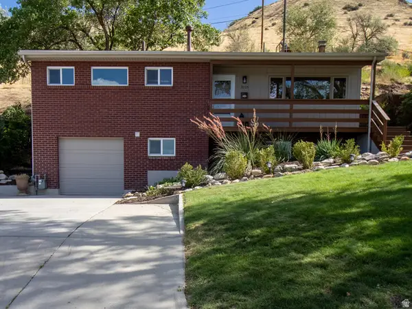 3005 S Plateau Dr, Salt Lake City, UT 84109