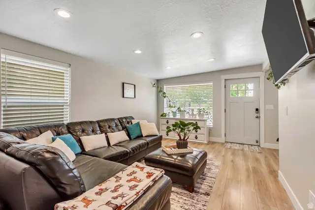48 W Moon Ridge Dr, Murray, UT 84107 - #3