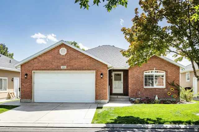 1213 W Bryce Jeffery S, Riverton, UT 84065 - #1