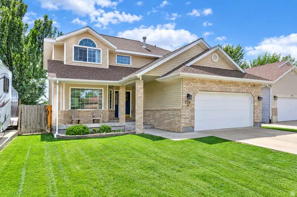 236 E Ashbrook Cir, Midvale, UT 84047
