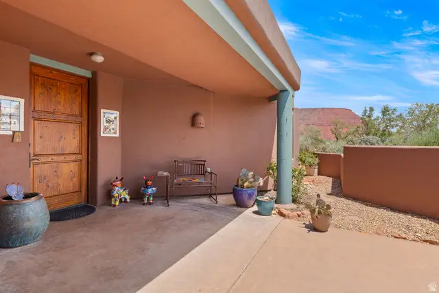 1215 N Tuweap Dr, Ivins, UT 84738 - #3