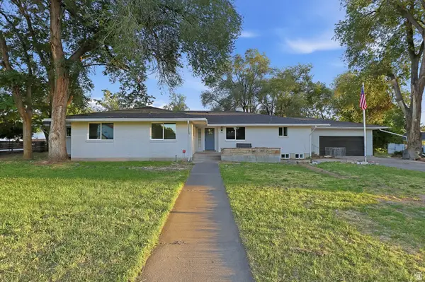 933 W 2300 N, Clinton, UT 84015