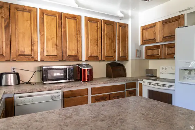 2105 W 3875 S, Roy, UT 84067 - #3