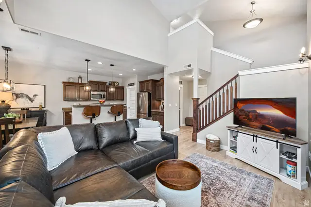 936 W Spring Creek Ln, Farmington, UT 84025 - #1