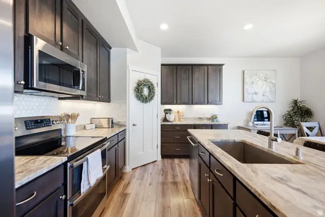5164 W Newbridge Ln, Herriman, UT 84096 - #3