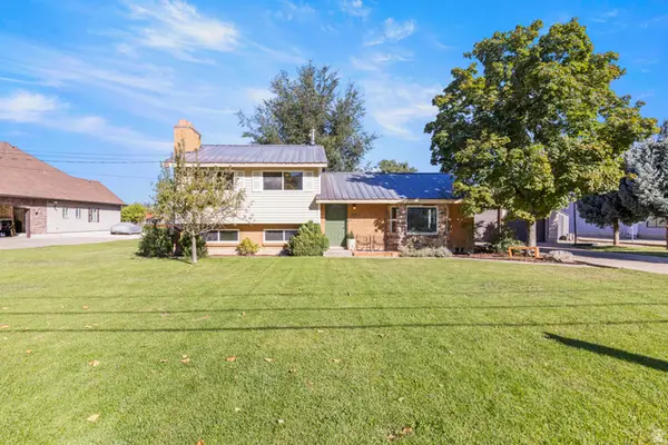 2317 E Oakridge Dr N, Layton, UT 84040