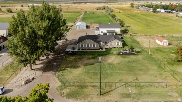 6540 W 4600 S, Hooper, UT 84315