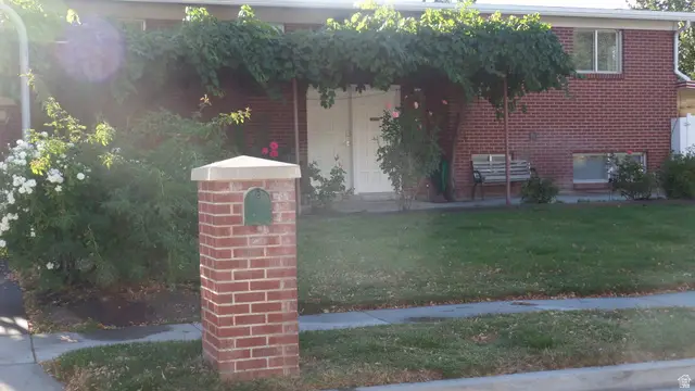 4932 S Pinehill Dr, Murray, UT 84107 - #1