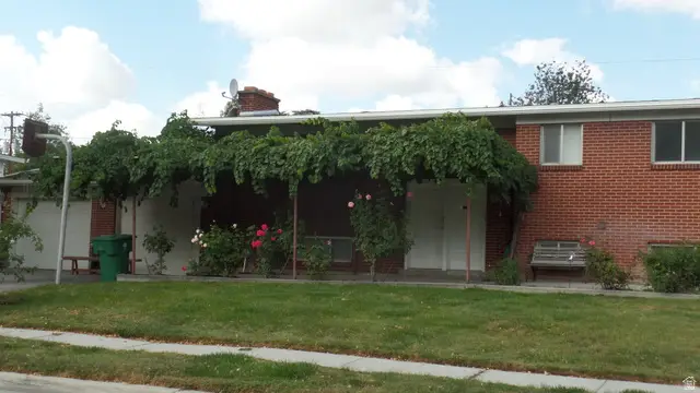4932 S Pinehill Dr, Murray, UT 84107 - #2