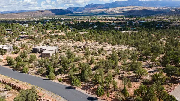548 N Rock Garden Ln, Dammeron Valley, UT 84783
