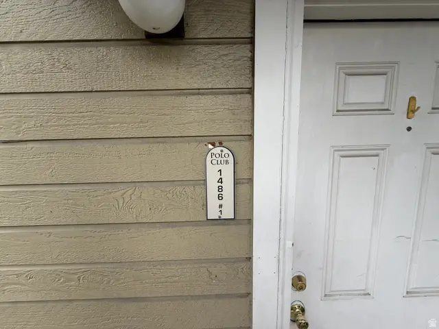 1486 E Foxboro Dr S #1, Salt Lake City, UT 84106 - #3