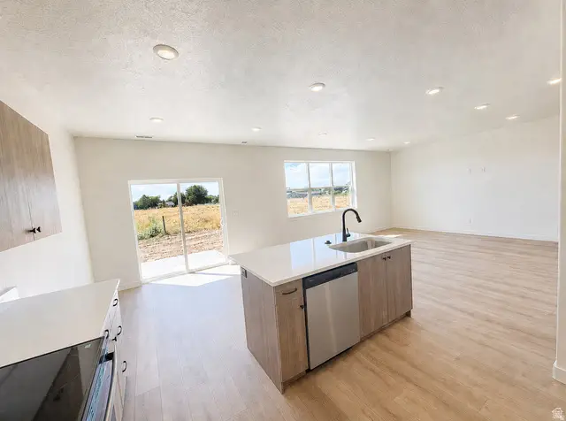 1063 N Summit View Dr, Harrisville, UT 84404 - #3