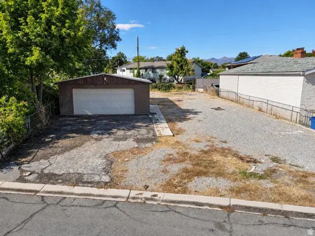 6936 S Columbia Dr W, West Jordan, UT 84084 - #2