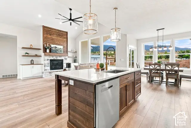 907 E Majestic Ln, Erda, UT 84074 - #2