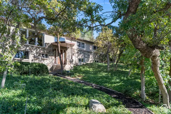 399 Oak Ln, Farmington, UT 84025