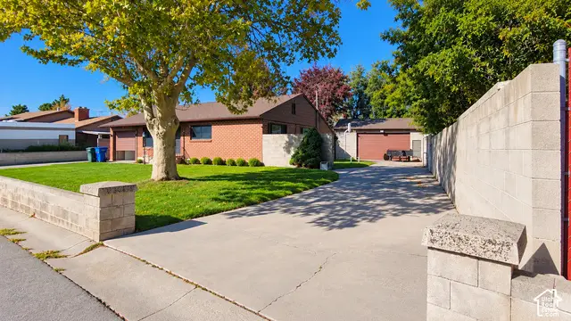 9506 S Garnet Dr E, White City, UT 84094 - #3