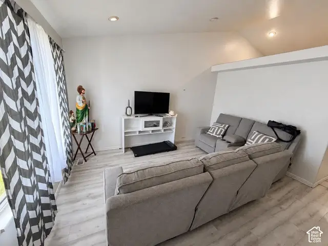 558 E Hidden Cove Ln, Lehi, UT 84043 - #3