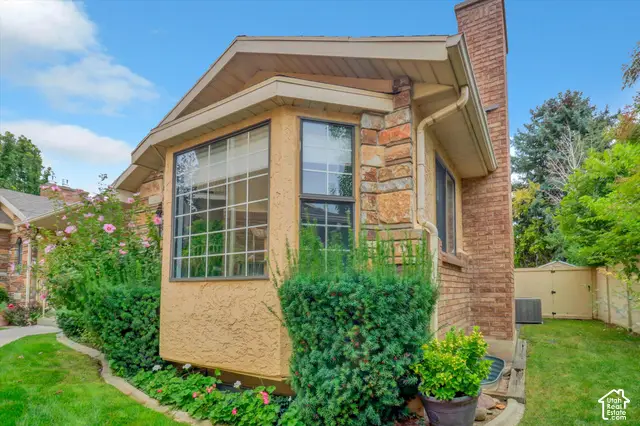 1106 E Brigadoon Ct S, Holladay, UT 84117 - #3