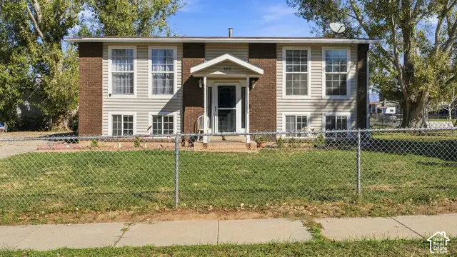 906 W 2400 N, Clinton, UT 84015 - #1