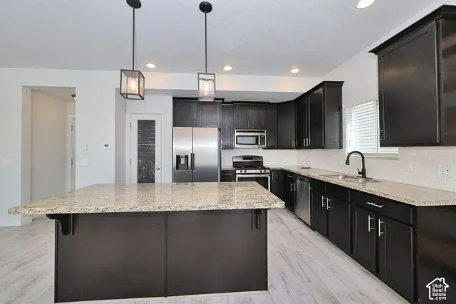 1204 E Roma Dr, Fruit Heights, UT 84037 - #3