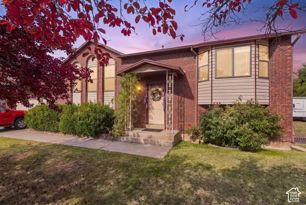 3857 Foxglen, Roy, UT 84067